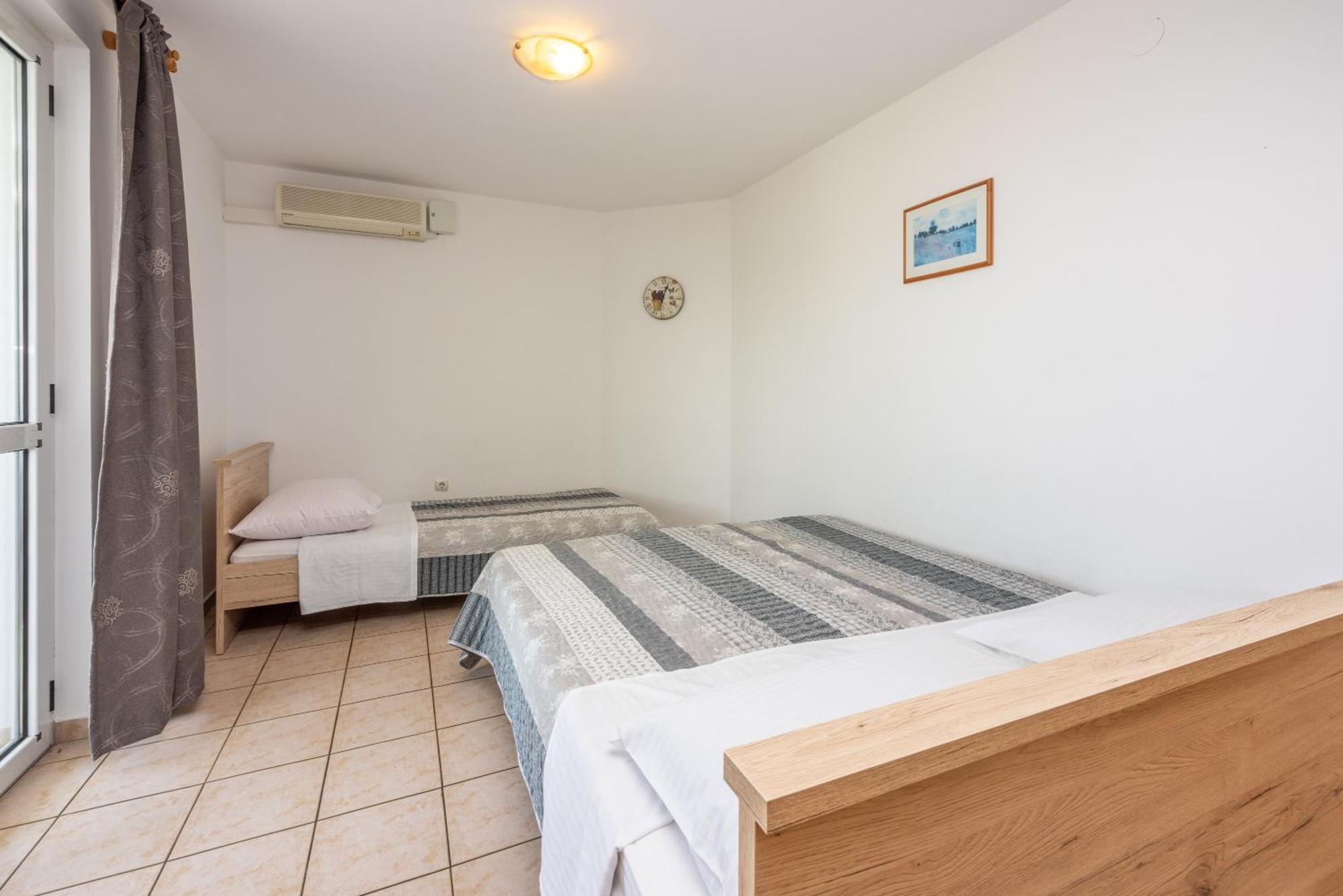 Apartments Obradovic Dramalj Eksteriør bilde